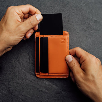 MAGATI Mini Geldbörse aus Echtleder mit AirTag Hülle, Kartenetui bis zu 14  Karten (mit Geschenkverpackung), kleines mini Wallet mit elastischem